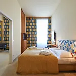 Hilight Suite Hotel